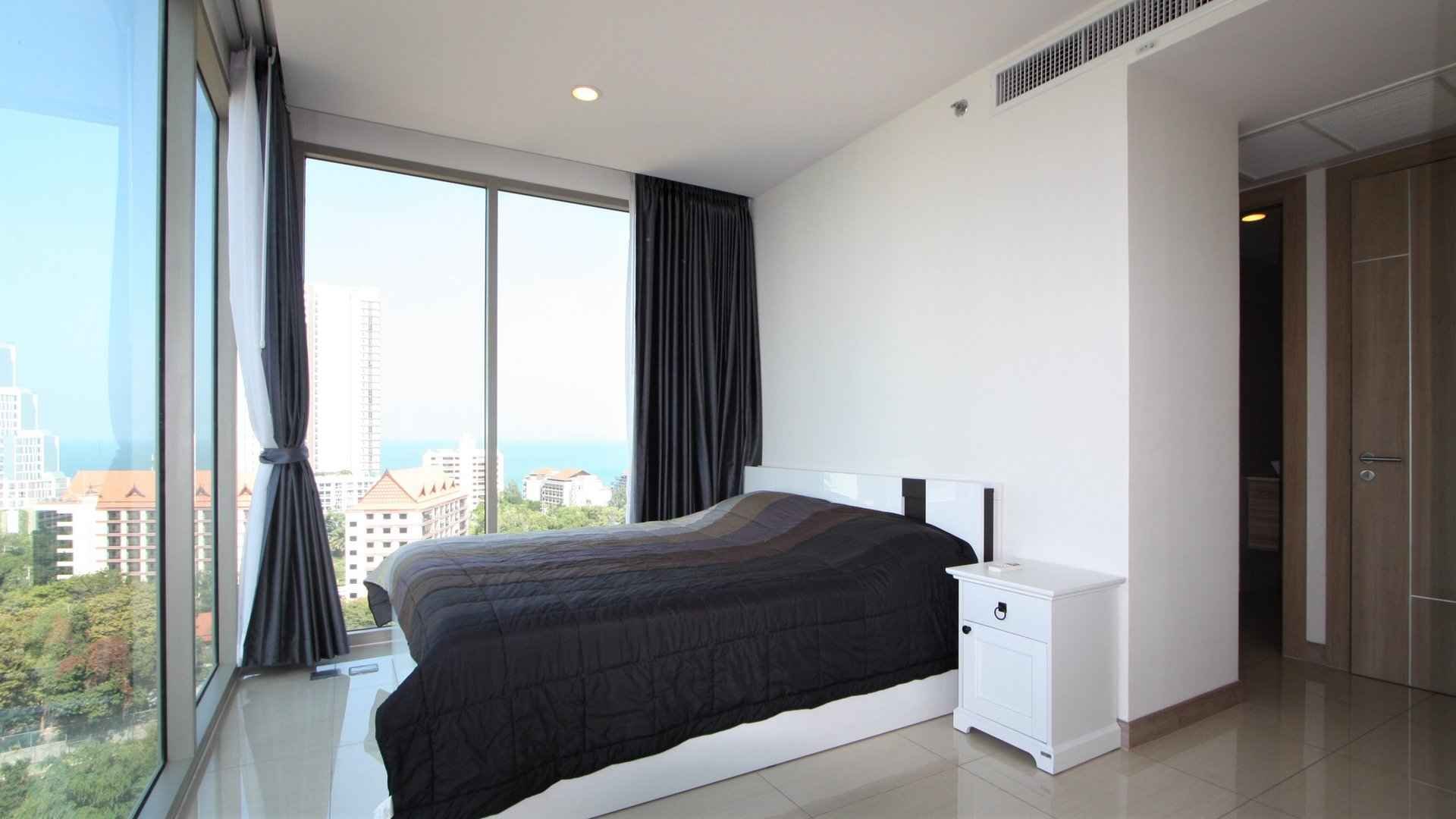 2 bedrooms Apartment in The Riviera Wongamat Beach No. 11032